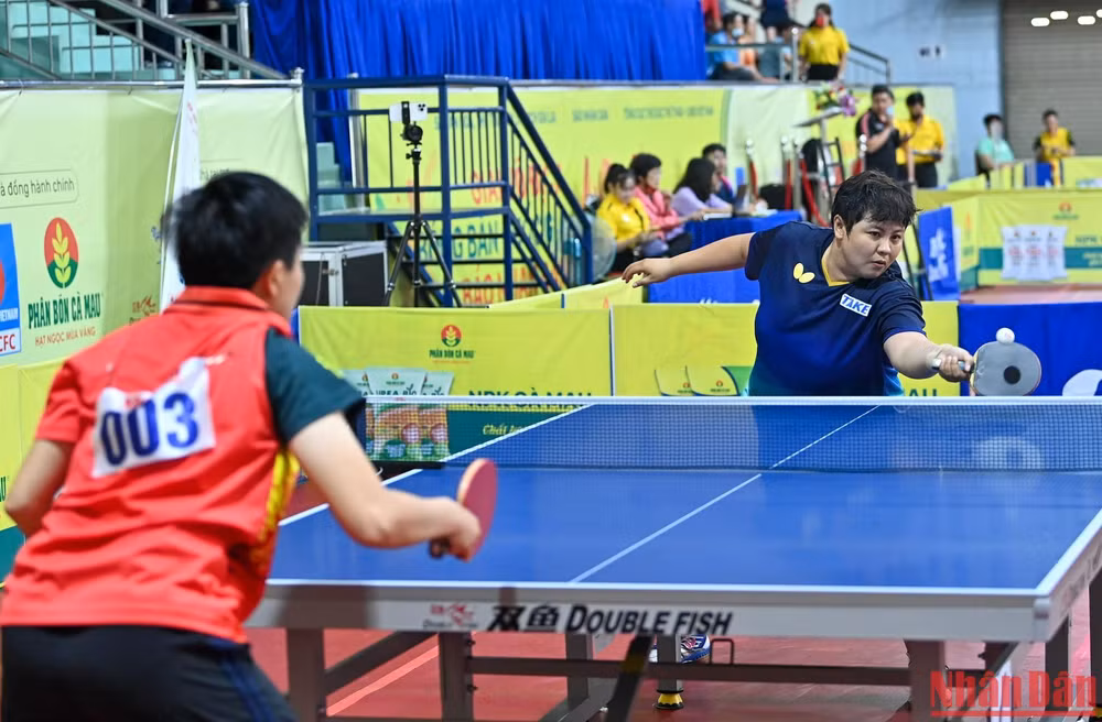 Mai Hoàng Mỹ Trang vượt qua Phan Hoàng Tường Giang để lọt vào vòng bán kết.