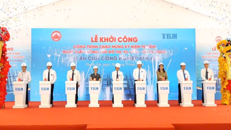 Các địa biểu ấn nút khởi công xây dựng dự án cụm công nghiệp Kim Bài (huyện Thanh Oai).