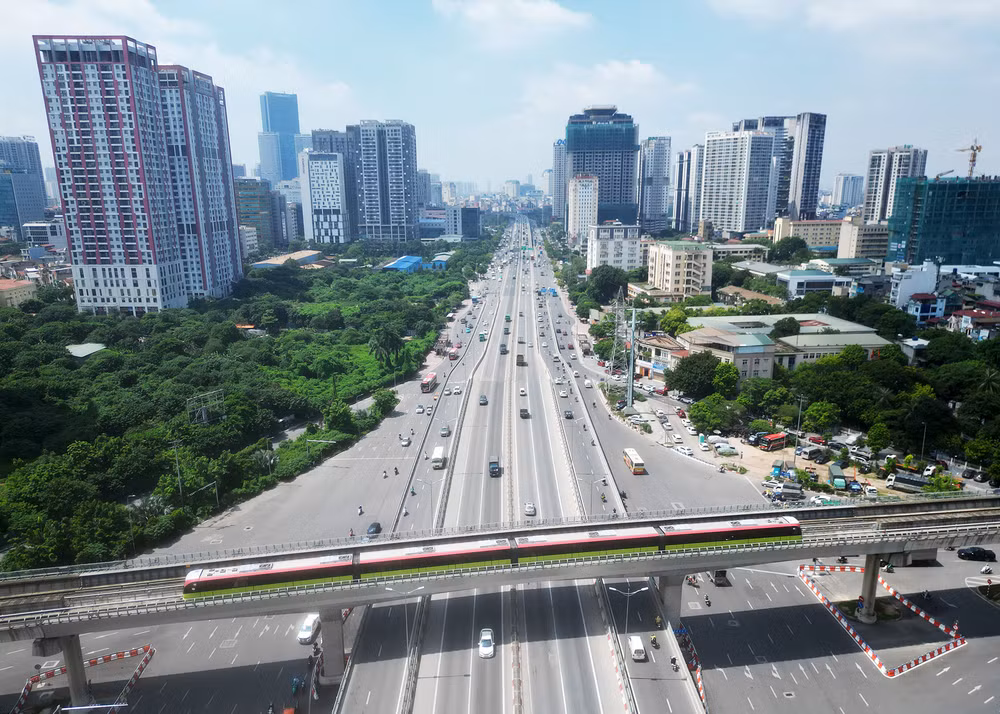 Dự án đường sắt đô thị số 3, đoạn Nhổn-ga Hà Nội dài 12,5km, có 8 ga trên cao và 4 ga ngầm. Trong đó, đoạn trên cao Nhổn-Cầu Giấy dài 8,5km, đoạn đi ngầm Cầu Giấy-ga Hà Nội dài 4km.