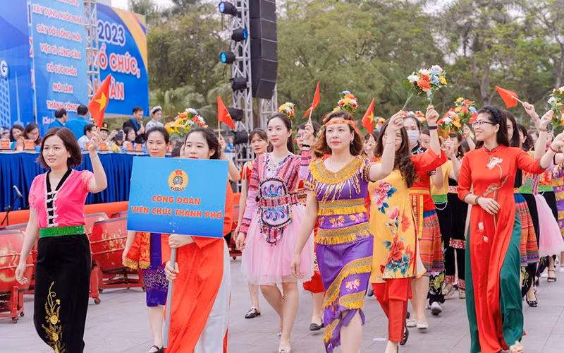 Biểu dương lực lượng tại Lễ phát động Tháng Công nhân, do Liên đoàn Lao động thành phố Hải Phòng tổ chức. (Ảnh NGÔ THÀNH)