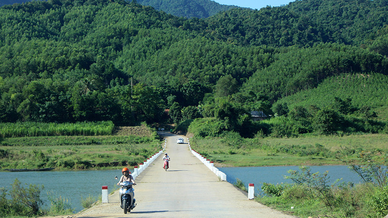 Đường vào xã an toàn khu Ba Lòng, huyện Đakrông, Quảng Trị. (Ảnh: Quang Huy)