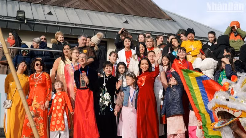 Không khí rộn ràng và vui tươi diễn ra trong suốt hai ngày Tết Việt Nam tại thành phố Larmor-Plage.