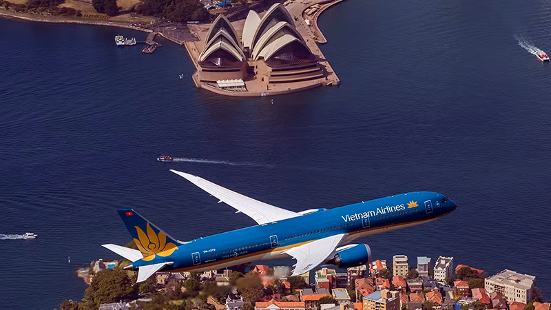 Hiện nay, hãng hàng không Vietnam Airlines khai thác 5 đường bay thẳng đến Australia. 