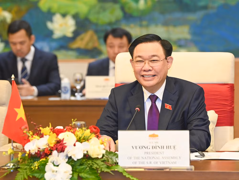 Chủ tịch Quốc hội Vương Đình Huệ phát biểu tại buổi hội đàm.