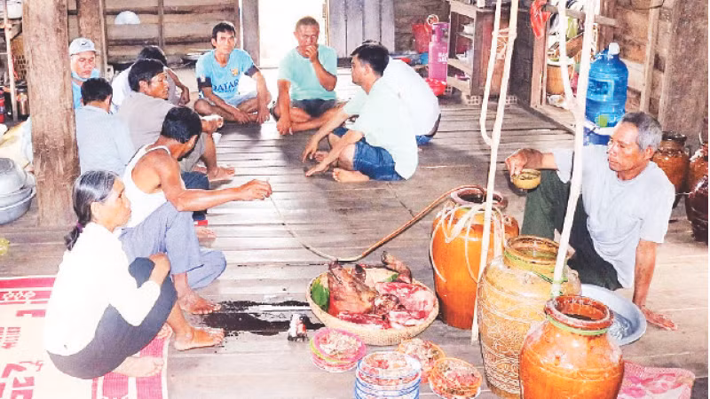 Lễ báo hiếu của người Jrai tại huyện Phú Thiện, tỉnh Gia Lai.