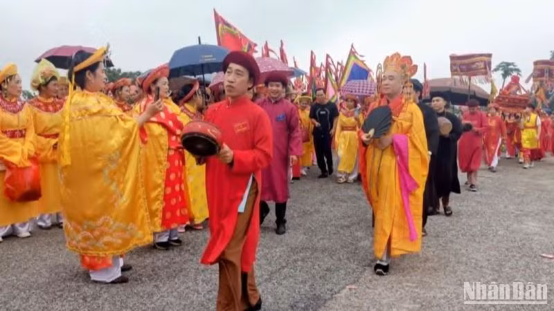 Rước nước trong Lễ hội đền Trần Thái Bình.