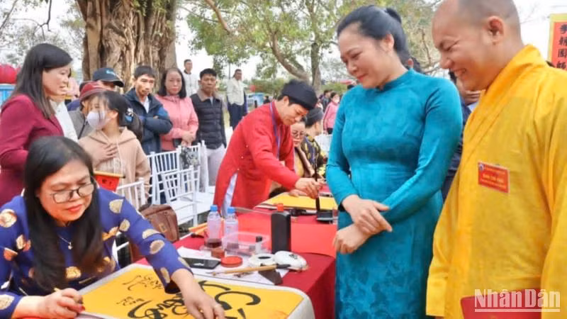 Lễ khai bút đầu Xuân tại chùa Keo được tổ chức thường niên vào ngày mồng 5 Tết.