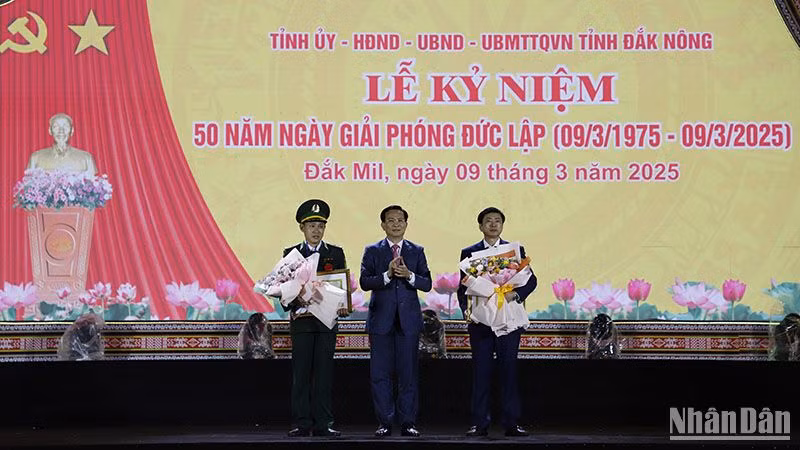 Lãnh đạo tỉnh Đắk Nông tặng Bằng khen cho các tập thể có thành tích xuất sắc trong quá trình thi đua chào mừng Kỷ niệm 50 năm Ngày giải phóng Đức Lập (09/3/1975 - 09/3/2025)