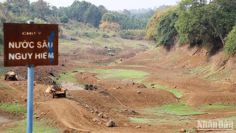 Hiện nay, trên địa bàn tỉnh Đắk Nông đã có 18 công trình thủy lợi cạn kiệt nguồn nước, hơn 3.300ha cây trồng bị ảnh hưởng do hạn hán.