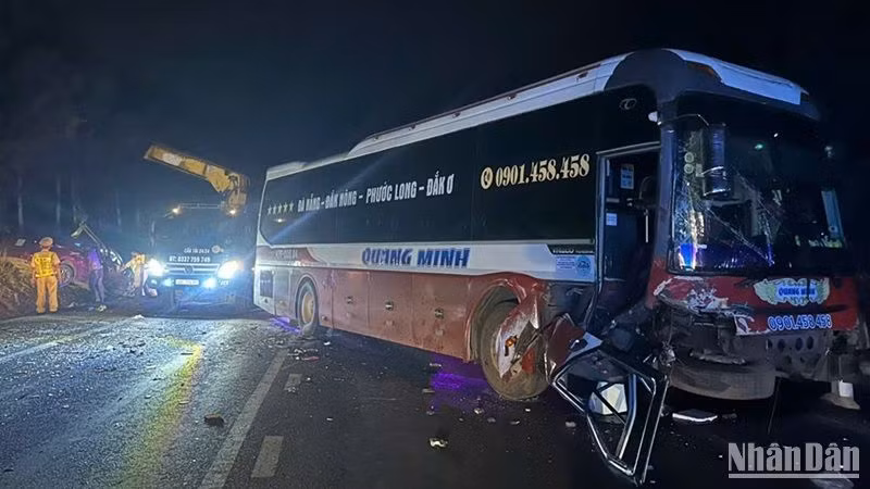 Hiện trường vụ tai nạn giao thông trên đường Hồ Chí Minh đoạn qua thôn 2, xã Đắk R'La, huyện Đắk Mil, tỉnh Đắk Nông rạng sáng ngày 1/4.