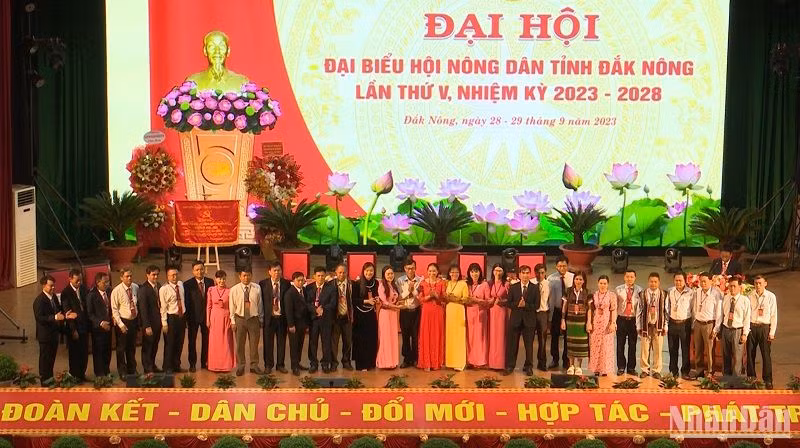 Ban Chấp hành Hội Nông dân tỉnh Đắk Nông khóa V, nhiệm kỳ 2023-2028 ra mắt tại đại hội.
