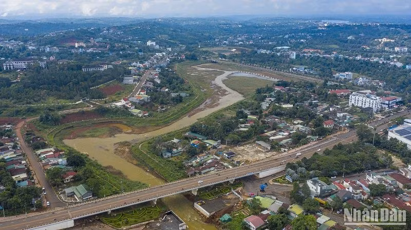 Khu vực Hồ Hạ tại trung tâm thành phố Gia Nghĩa, tỉnh Đắk Nông sau khi Trung tâm Phát triển quỹ đất phối hợp chính quyền địa phương, cơ quan chức năng liên quan bồi thường, thu hồi đất đã được xây dựng bài bản, hiện đại.