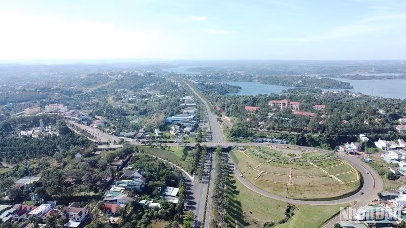 Đổi mới chính sách, pháp luật về đất đai là rất cần thiết, nhằm giải quyết những điểm nghẽn, bất cập trong công tác quản lý, sử dụng đất đai và phát huy tốt hơn nữa nguồn lực đất đai cho phát triển kinh tế-xã hội.