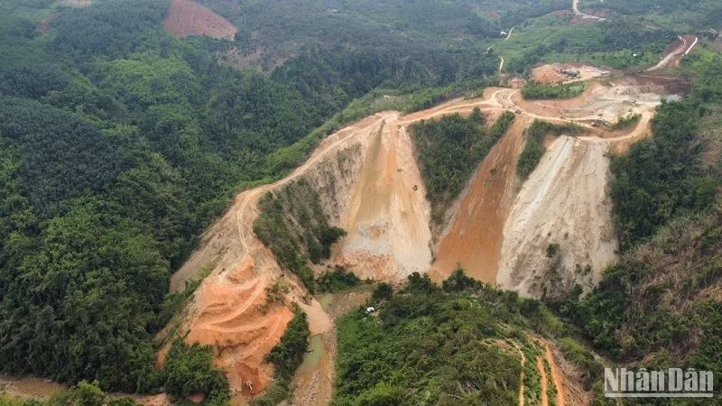 Một số công trình trên địa bàn Đắk Nông thi công không bảo đảm quy định, làm lấp cả suối tự nhiên, ảnh hưởng đến dòng chảy, gây ô nhiễm môi trường...