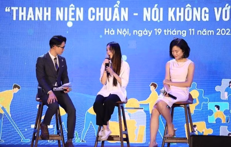 Đại biểu thanh niên chia sẻ câu chuyện thực tế về định kiến giới tại buổi lễ. 