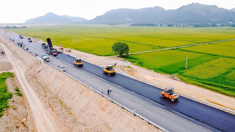 Tập đoàn Cienco 4 triển khai thi công các gói thầu xây lắp trên tuyến cao tốc bắc-nam.