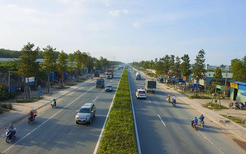 Ðường Mỹ Phước - Tân Vạn giúp kết nối giao thông liên vùng thuận lợi. 