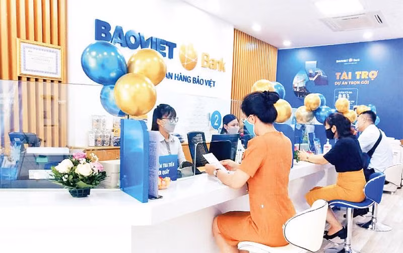 Giao dịch tại Ngân hàng Bảo Việt. Ảnh | Baovietbank 