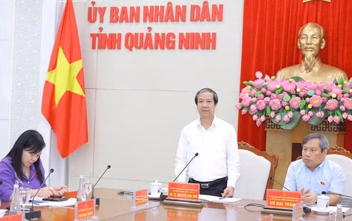 Bộ trưởng Giáo dục và Đào tạo Nguyễn Kim Sơn và Bí thư Tỉnh ủy, Trưởng đoàn đại biểu Quốc hội tỉnh Quảng Ninh Vũ Đại Thắng chủ trì buổi làm việc. (Ảnh: Bộ Giáo dục và Đào tạo)