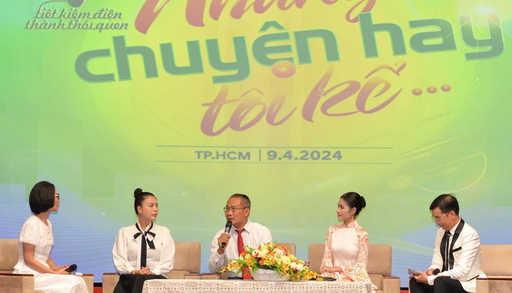 Các đại biểu trao đổi về giải pháp tiết kiệm điện tại chương trình.