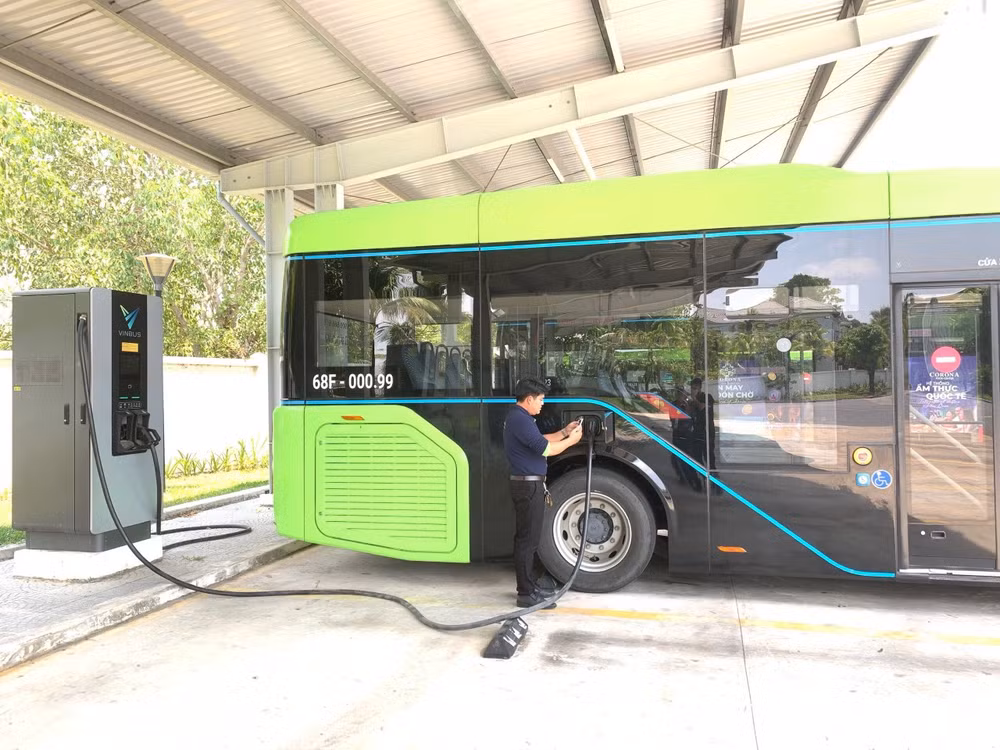 Hệ thống trạm sạc điện cho xe buýt điện của Vinbus tại Thành phố Hồ Chí Minh.