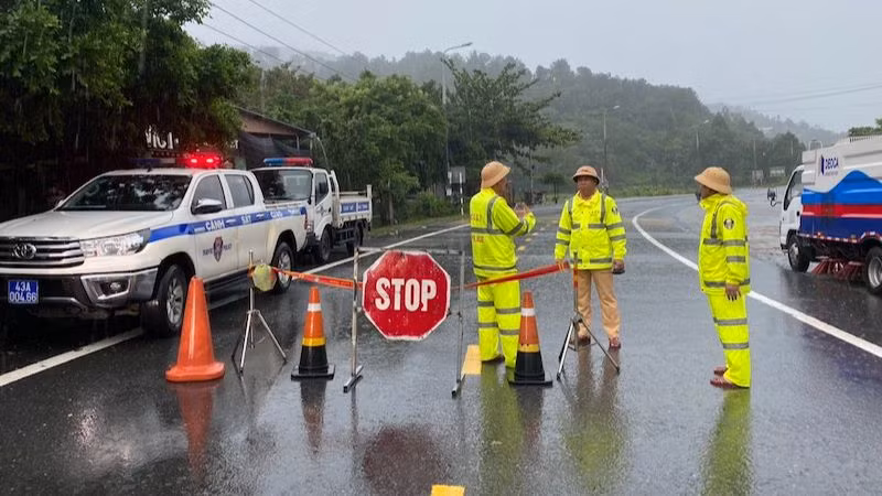 Thông xe qua đèo Hải Vân từ chiều tối ngày 14/10