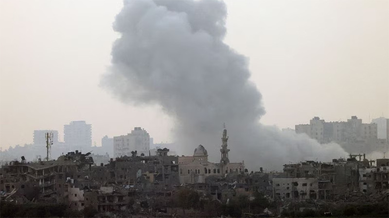 Khói bốc lên sau vụ tấn công của Israel vào Gaza, ngày 24/10/2023. (Ảnh: REUTERS)