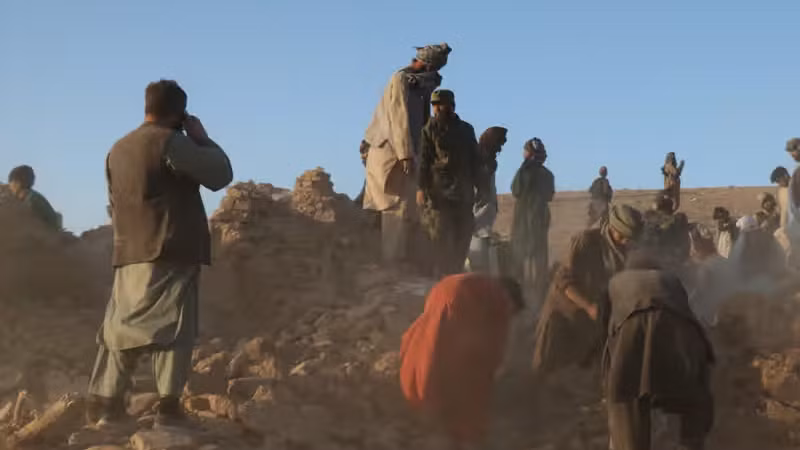 Đống đổ nát của ngôi nhà bị sập hoàn toàn tại tỉnh Herat. (Ảnh: Tân Hoa xã)