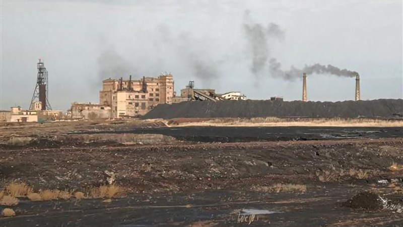 Toàn cảnh khu mỏ nơi xảy ra vụ hỏa hoạn ngày 28/10/2023. (Ảnh: AFP/TTXVN) 