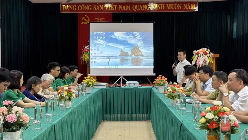 Quang cảnh buổi làm việc