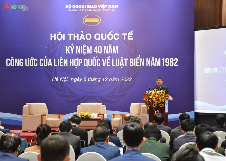 Thứ trưởng Thường trực Bộ Ngoại giao Nguyễn Minh Vũ phát biểu khai mạc hội thảo quốc tế kỷ niệm 40 năm UNCLOS 1982. (Nguồn: Báo Quân đội Nhân dân)