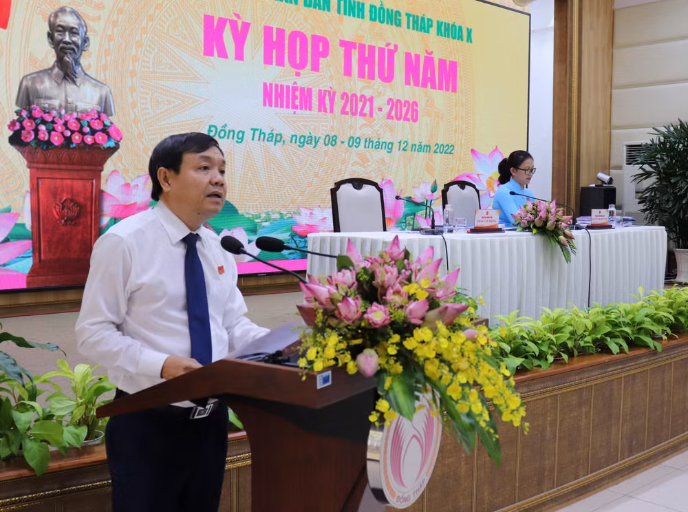 Chủ tịch Hội đồng nhân dân tỉnh Đồng Tháp Phan Văn Thắng phát biểu bế mạc kỳ họp.