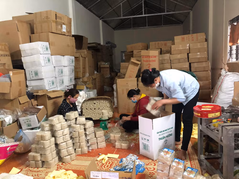 Đóng gói mỳ Chũ tại Bắc Giang.