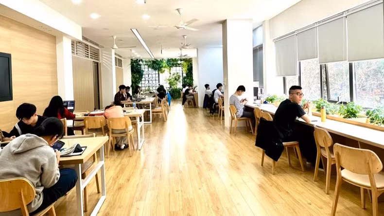 Phòng không gian chia sẻ tại Thư viện Quốc gia được thiết kế mở giúp bạn đọc luôn cảm thấy thỏa mái, thư giãn khi đọc sách. (Ảnh: KIM THOA)