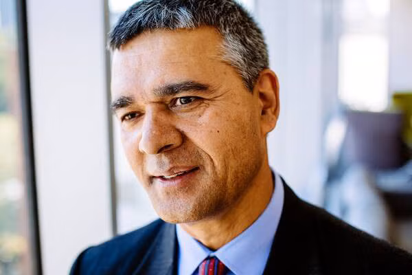 Giáo sư Hom Dhakal. Ảnh: Đại học Portsmouth.