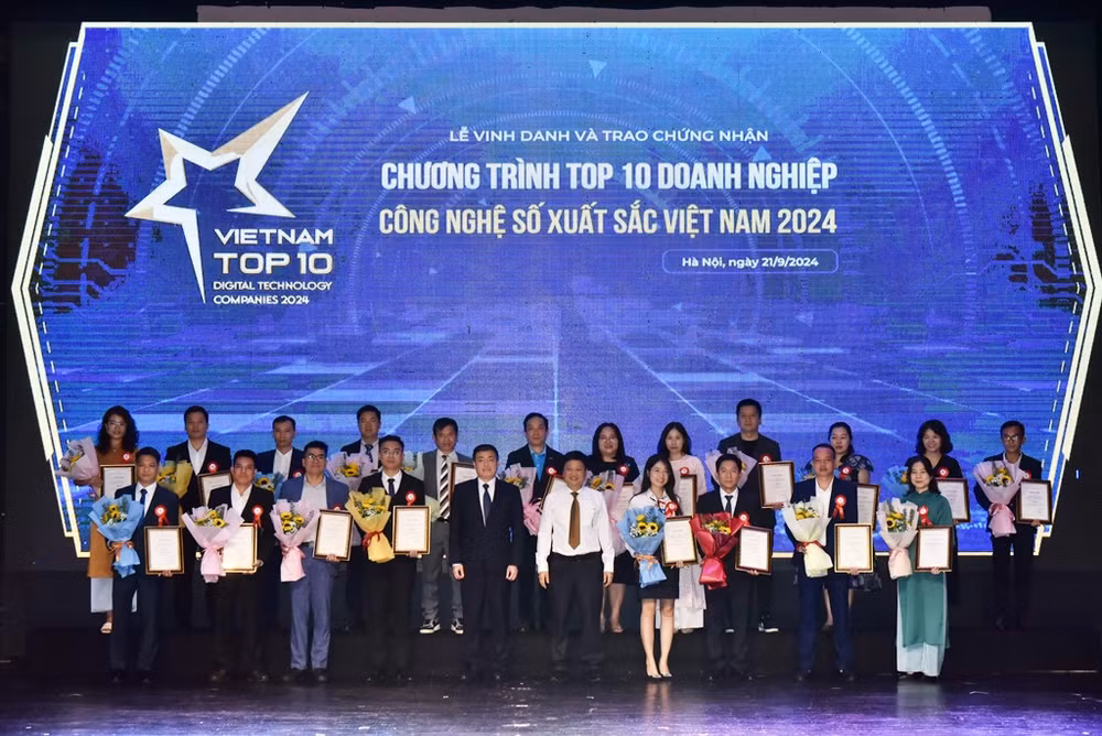 Lễ công bố và vinh danh Top 10 Doanh nghiệp Công nghệ số xuất sắc Việt Nam 2024.