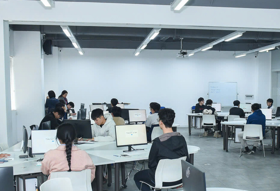 Thí sinh tham dự Đánh giá tư duy của Đại học Bách khoa Hà Nội 