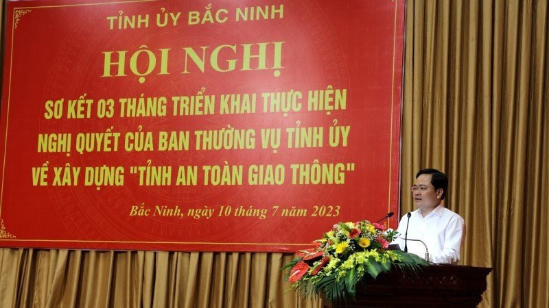 Bí thư Tỉnh ủy Nguyễn Anh Tuấn phát biểu tại hội nghị.