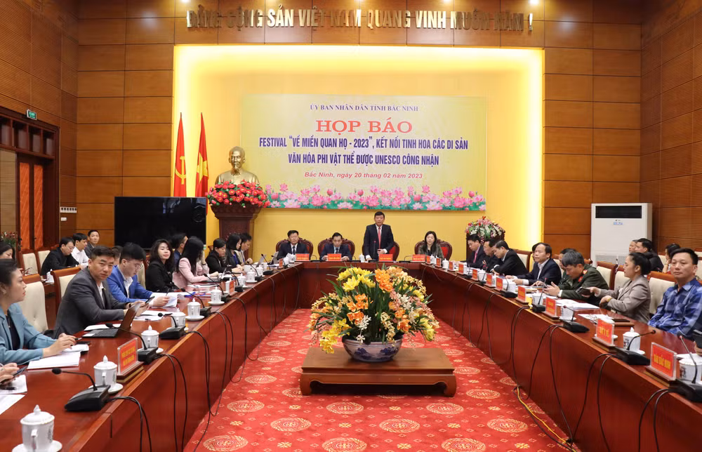 Toàn cảnh buổi họp báo.