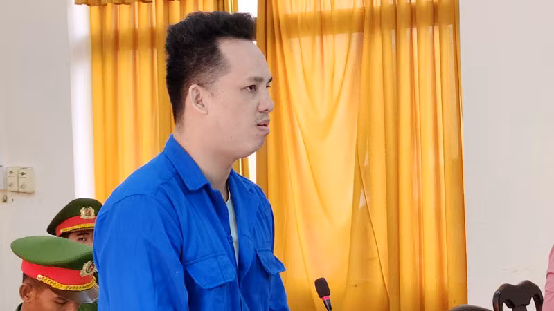 Bị cáo Nguyễn Minh Tuấn tại phiên tòa sáng 22/5.