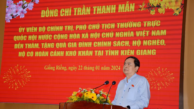 Phó Chủ tịch Thường trực Quốc hội Trần Thanh Mẫn phát biểu, chúc Tết Đảng bộ, chính quyền và nhân dân huyện Giồng Riềng.
