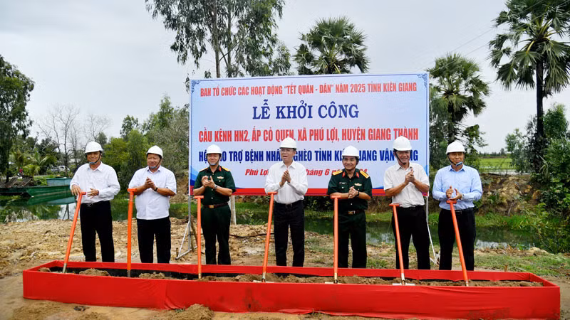 Lễ khởi công xây dựng cầu giao thông nông thôn HN2, tại xã Phú Lợi, huyện Giang Thành.