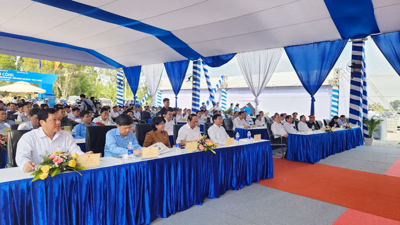 Quang cảnh buổi lễ khởi công.