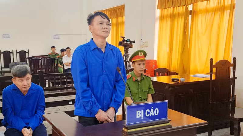 Bị cáo Huỳnh Hữu Phước đột nhập vào tiệm cầm đồ lấy trộm 27 lượng vàng 18K.