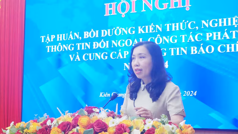 Thứ trưởng Ngoại giao Lê Thị Thu Hằng phát biểu tại hội nghị.