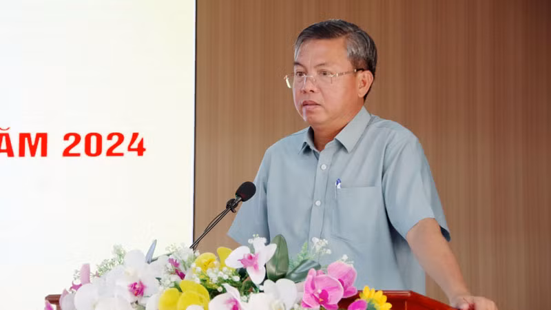 Phó Chủ tịch Ủy ban nhân dân tỉnh Kiên Giang Nguyễn Lưu Trung phát biểu tại hội nghị.