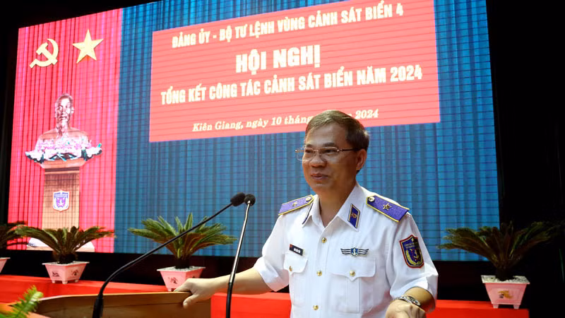 Thiếu tướng Đàm Xuân Tuấn, Phó Tư lệnh Cảnh sát biển Việt Nam, phát biểu chỉ đạo.