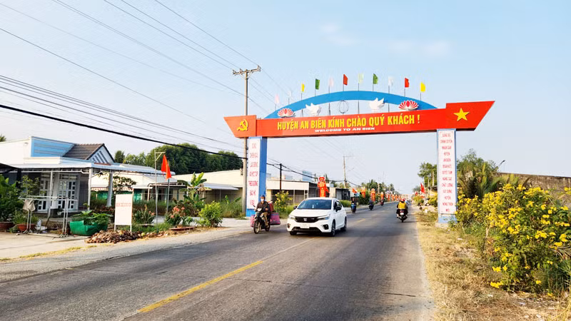 Đường vào trung tâm huyện An Biên. 