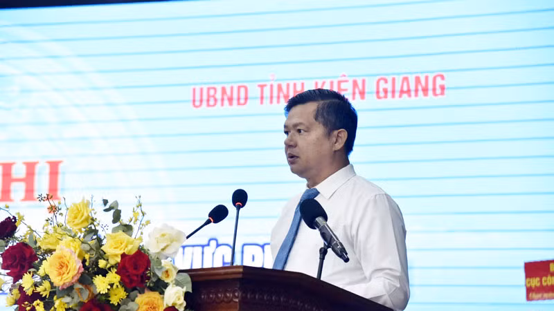 Phó Chủ tịch Ủy ban nhân dân tỉnh Kiên Giang, Giang Thanh Khoa phát biểu.