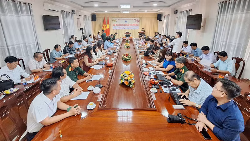 Quang cảnh gặp mặt đại diện cơ quan báo chí Trung ương và địa phương nhân dịp đầu Xuân Giáp Thìn năm 2024.